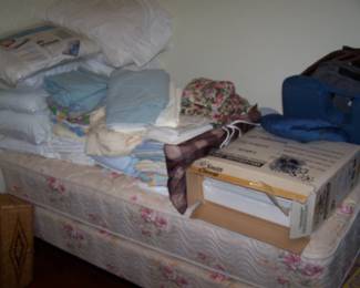 THE OTHER TWIN & BEDDING