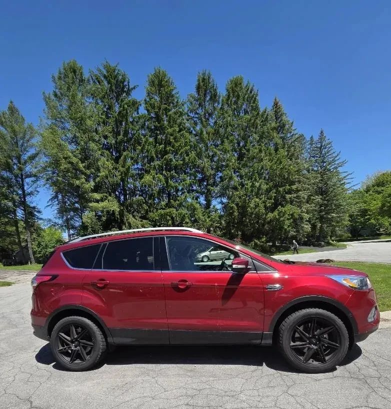 001 2018 Ford Escape Titanium 4WD LOW MILEAGE
