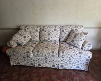 Hallagan Sofa Country Style
