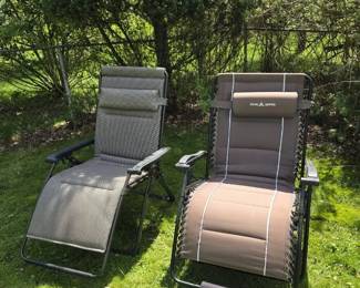 Zero Gravity Lounge Chairs