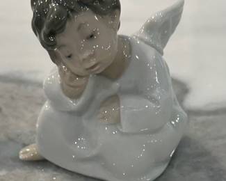 This delightful vintage Lladró "Angel Thinking" Porcelain Figurine (Model #4539) was designed by renowned artist Fulgencio García. Handcrafted in Spain, the piece showcases Lladró's signature high-gloss pastel glaze and expressive detailing with zero chips or repairs