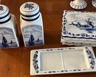 This lovely group is an authentic, mid-20th-century Delfts Blauw (Delft Blue)