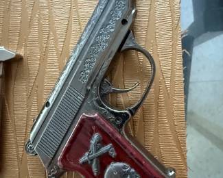 Pistol / gun lighter