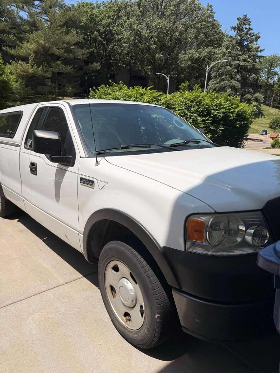 2004-2008 Ford F-150 XL Pickup Truck with Camper Shell