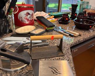 Blackstone Griddle Press and Cast Iron Burger Press
