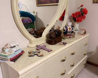 Cream Lacquered Italian Deco Vanity Dresser with Mirror