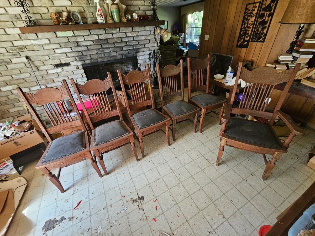 Antique Victorian style Press-Back Oak Chairs - set of 6