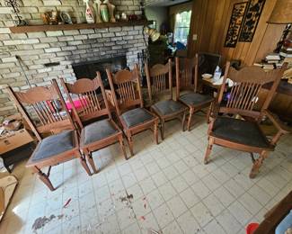 Antique Victorian style Press-Back Oak Chairs - set of 6