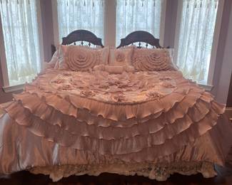 King bed, bedding 