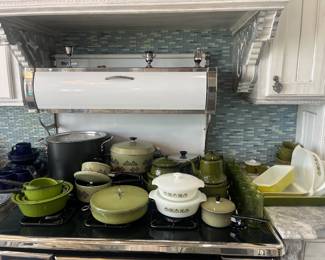 Green enamel ware 