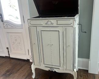 Antique phonograph 
