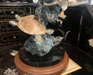 Sea turtles sculpture 