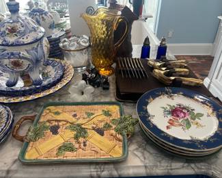 Decorative dishware 