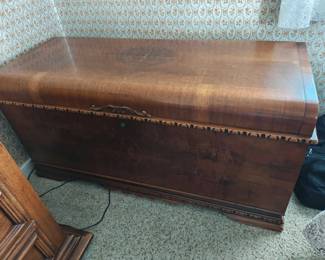 Vintage Lane Cedar Chest