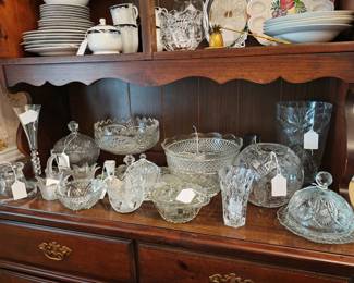 Various vintage glass and crystal pieces, china set