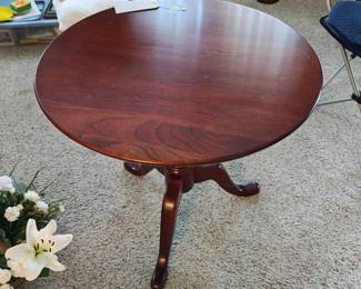 25" Pennsylvania House solid cherry tilt-top table