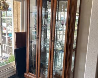 Pulaski fine furniture curio cabinet. 