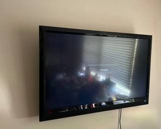 47” Vizio with wall mat. 