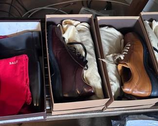 Many high quality well-kept men's shoes