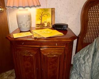Thomasville nightstand 