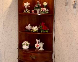 Corner cabinet 