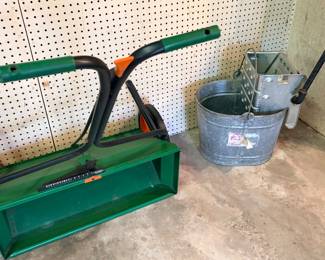 Spreader, Vintage bucket