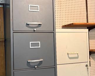 Garage : File cabinets 