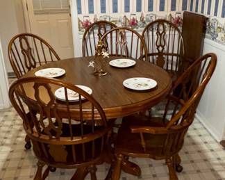 Vintage Virginia House Kitchen Table with Leaf
