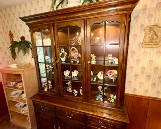 Pennsylvania House China Cabinet Lighted
