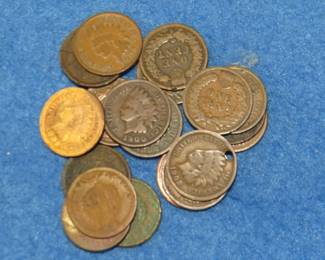 Lot 289. 20 Indian Head pennies. One has a hole drilled in it for a chain.