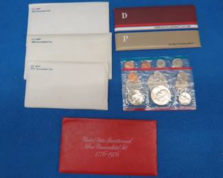 Lot 209. 1976 Bicentennial Silver Uncirculated Set and five US Mint Uncirculated Sets. One 1973 set has no envelope.