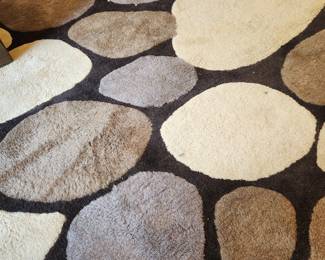 Stone Detail Textured Rug