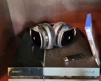 Playstation 4 Console, Playstation Headset
