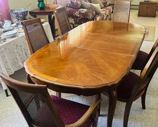 Gorgeous dining rm table