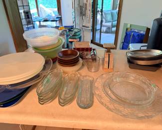 Serving dishes, bowls, corn on the cob dishes