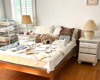 Mid-Century design/full-size  teak bed