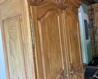 Gorgeous solid wood Ethan Allen armoire!