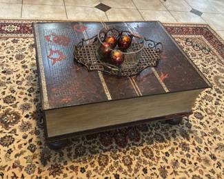 Coffee table with Storage