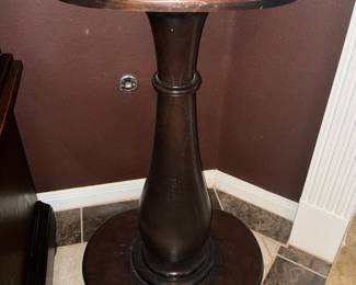 Round Pedestal table