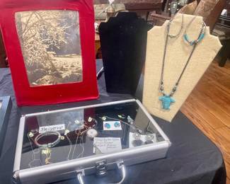 BRIGHTON & STERLING SILVER JEWELRY, SIGNED ROYSTON RIBBON NAVAJO PENDANT BY WILLIAM JOHNSON