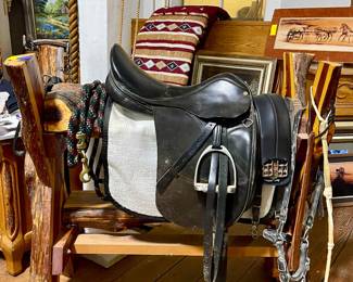 ENGLISH SADDLE, RUSTIC CEDAR SADDLE RACK, HORSE TACK