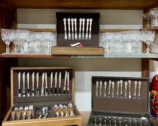 SILVERPLATE FLATWARE SETS