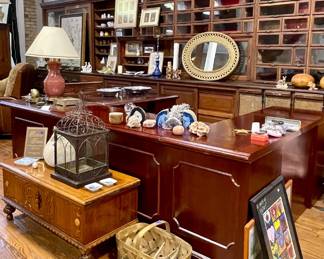 U SHAPE MAHOGANY DESK, BASKETS
