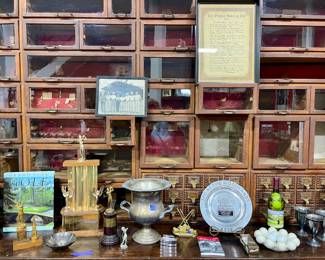 GOLF DECOR & TROPHIES