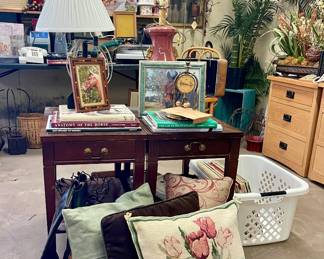 ACCENT PILLOWS