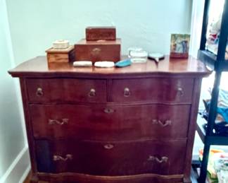 Antique Early American 4-Drawer Chest of Drawers