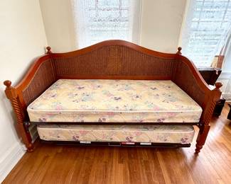 Wicker Day Bed with Trundle