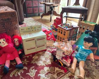 138 Vintage toys dolls and games
