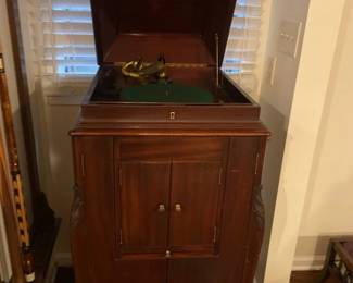 047 Victrola Victor Talking Machine Console Phonograph