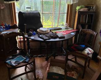 Pennants, Folding Spindle Leg Table